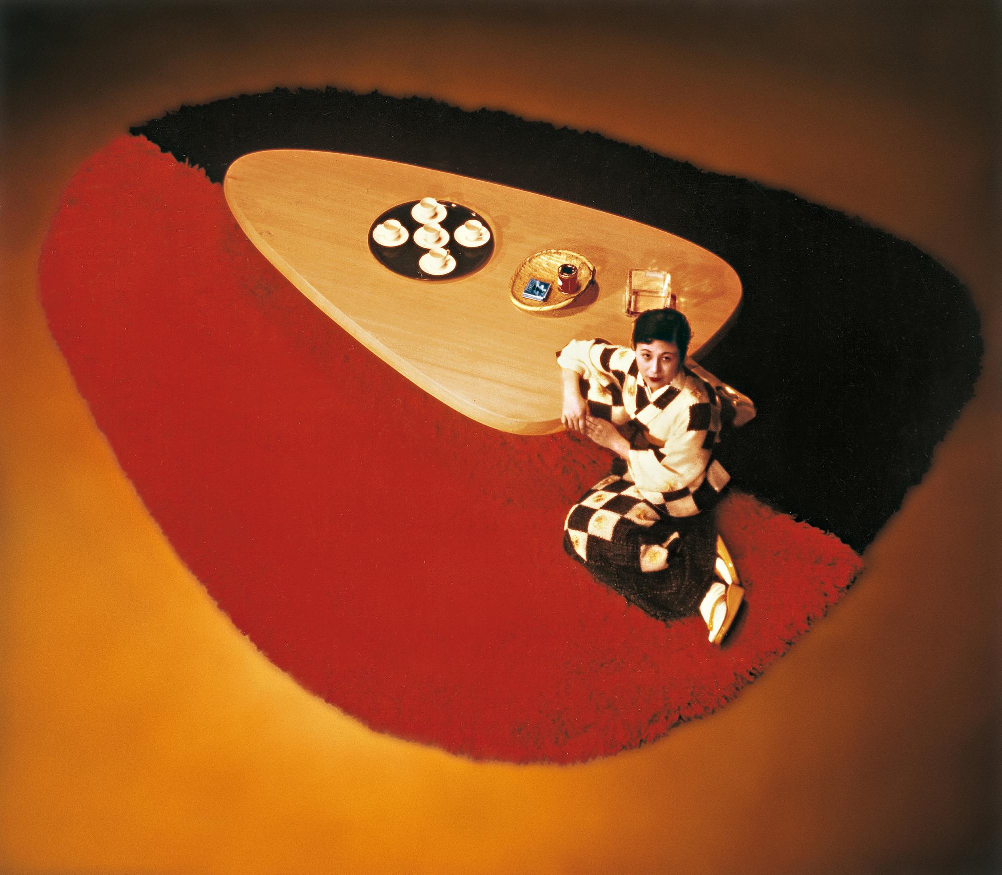 Table basse triangulaire en forme libre, 1955 Tokyo